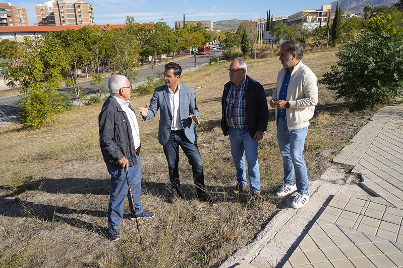 Paco-Cuenca-se-ha-reunido-hoy-con-representantes-de-los-colectivos-vecinales-quienes-han-anunciado-movilizaciones