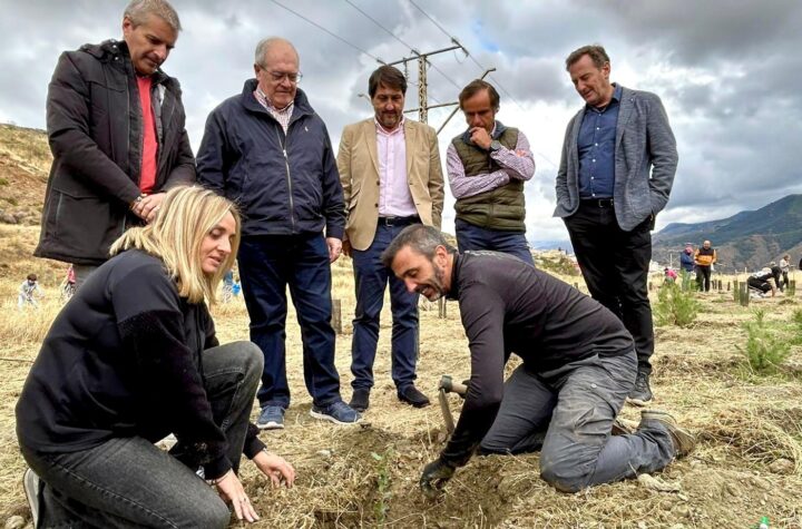 Marifrán-Carazo-destaca-el-compromiso-de-Granada-con-el-medio-ambiente-en-una-acción-que-convierte-a-la-ciudad-en-referente-de-sostenibilidad