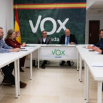 Manuel-Gavira-se-ha-reunido-con-el-CEP-de-VOX-en-Granada-para-recoger-numerosas-enmiendas-de-los-concejales-de-la-formación