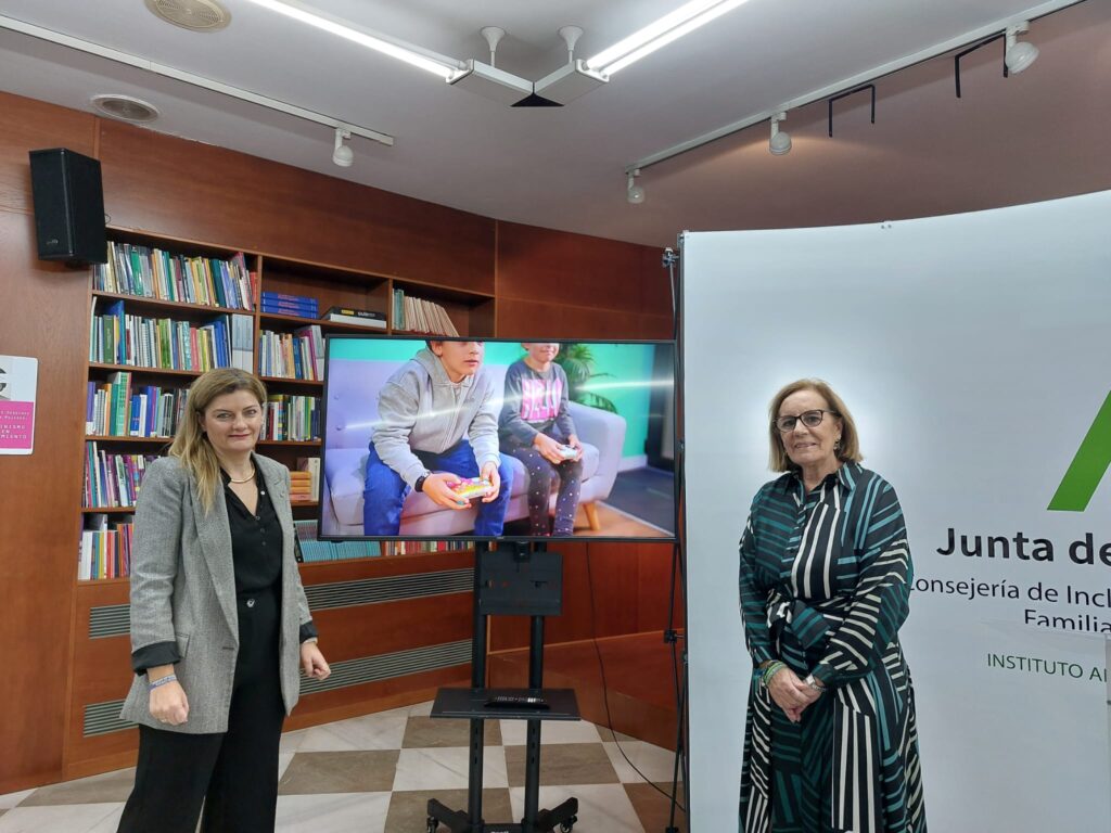 Matilde-Ortiz-y-Teresa-Illescas-presentan-la-campaña-que-busca-promover-valores-como-la-igualdad-y-el-buen-trato-desde-la-infancia