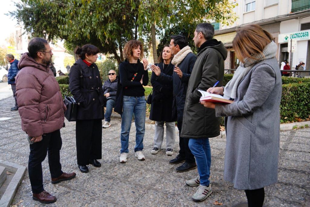 El-Grupo-Socialista-visita-San-Ildefonso-y-Cercado-Bajo-de-Cartuja,-barrios-donde-los-vecinos-reclaman-un-plan-de-movilidad consensuado