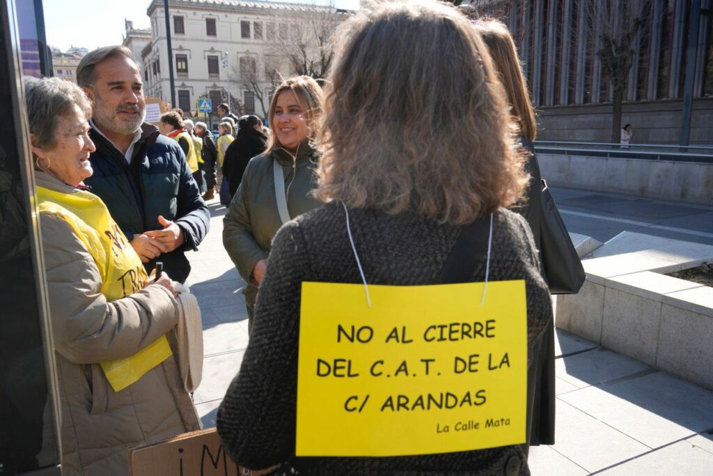 Jacobo-Calvo-lamenta-que-el-PP-“no-haya-contado-con-los-vecinos-y-vecinas-del-Distrito”-y-señala-que-“el-centro-Rodrigo-de-Triana-no-responde-a-las-necesidades-de-estas-personas"