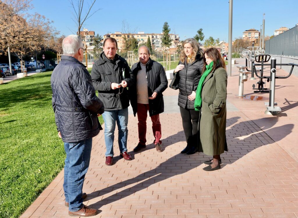 El-Grupo-Municipal-de-VOX-se-reúne-con-los-representantes-de-la-Asociación-de-Vecinos,-que-proponen-una-ampliación-del-Centro-Cívico-Genil