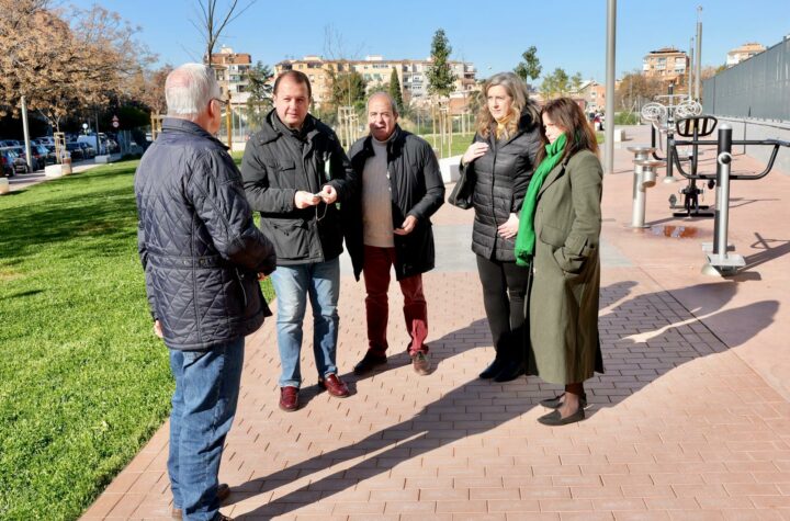 El-Grupo-Municipal-de-VOX-se-reúne-con-los-representantes-de-la-Asociación-de-Vecinos,-que-proponen-una-ampliación-del-Centro-Cívico-Genil