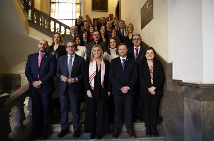 La-alcaldesa-ha-destacado-“la-importancia-del-tejido-profesional-en-la-difusión-de-Granada-como-Capital-Europea-de-la-Cultura