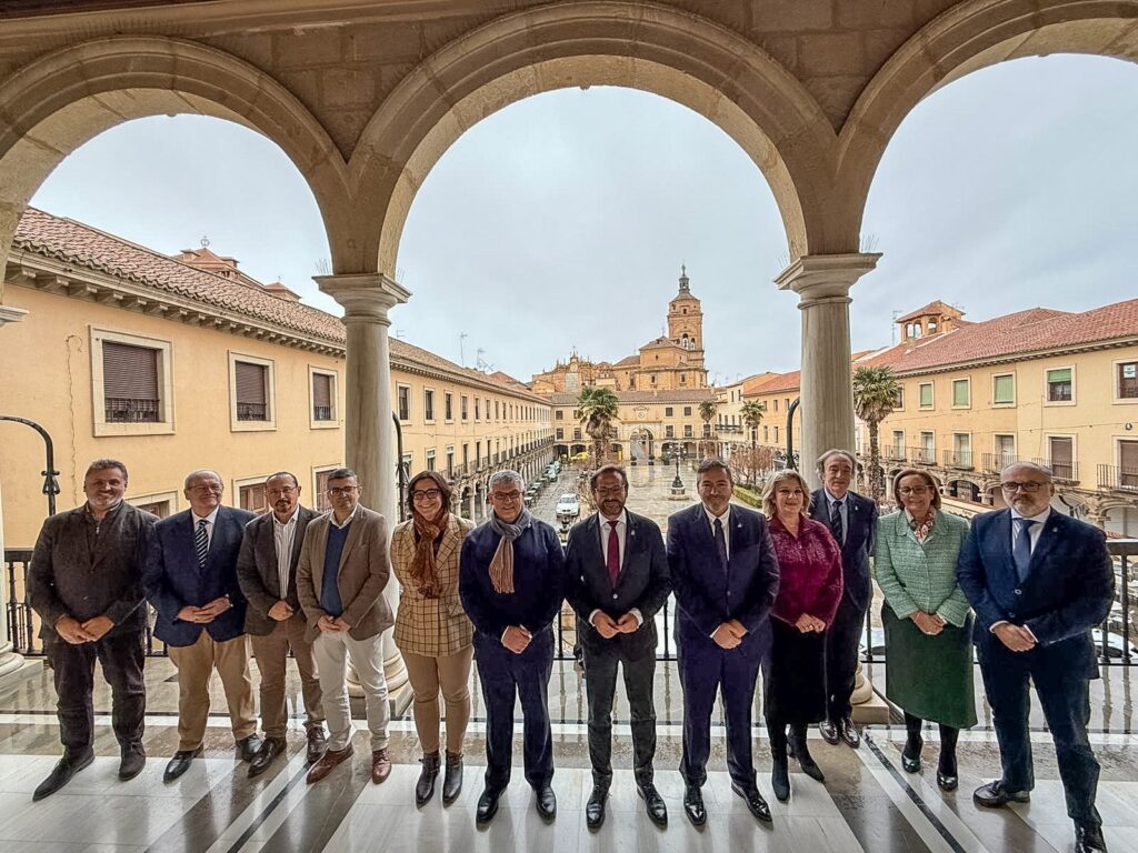 El-Ayuntamiento-accitano-ha-sido-escenario-de-la-celebración-de-la-Comisión-Provincial-de-Coordinación