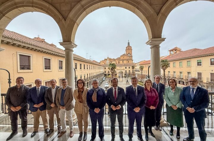 El-Ayuntamiento-accitano-ha-sido-escenario-de-la-celebración-de-la-Comisión-Provincial-de-Coordinación