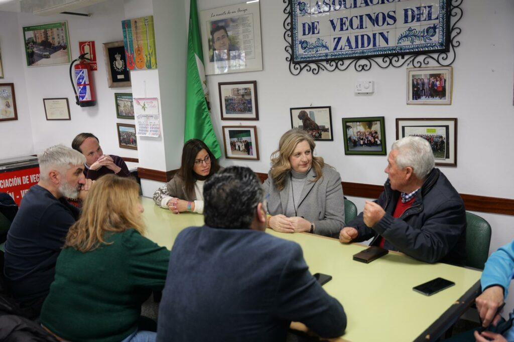 VOX-se-reúne-con-los-representantes-de-la-Asociación-de-Vecinos-del-Zaidín,-que-piden-una-piscina-para-el-verano