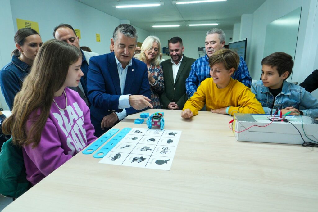 Cuatro-universidades-andaluzas-acogen-desde-mañana-esta-edición-para-promover-las-vocaciones-científico-tecnológicas-entre-jóvenes