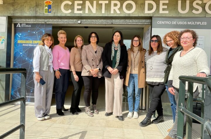 La-delegada-de-Universidad,-Investigación-e-Innovación-visita-el-centro-de-emprendimiento-del-municipio-metropolitano