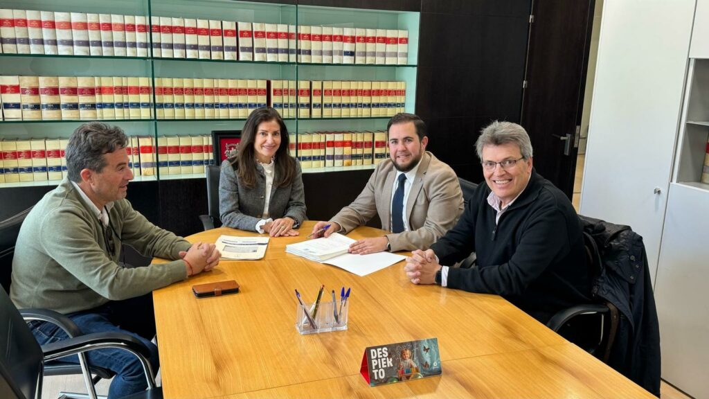 Este-acto-marca-el-inicio-del-proceso-de-adquisición-de-153-pisos-que-componen-esta-moderna-urbanización,-ubicado-en-el-barrio-de-La-Chana,-en-Granada