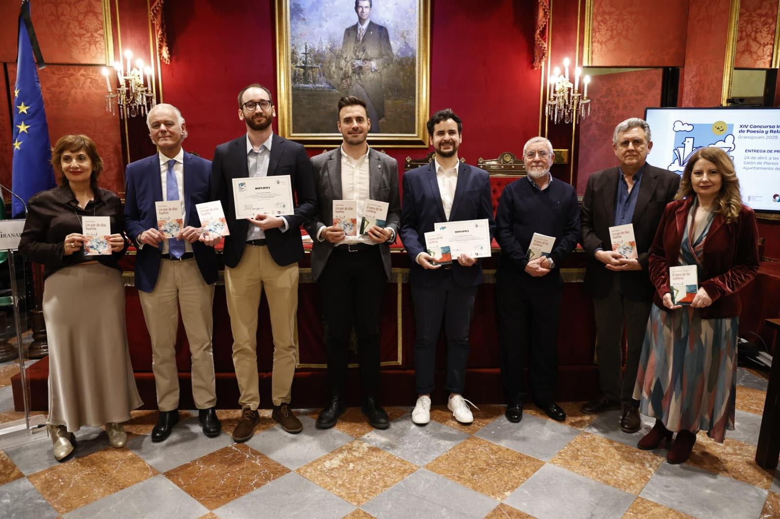 Raúl-Bielsa-Miedes,-de-Zaragoza,-y-Lucas-Alfredo-Ferrer-Nappe,-de-Chile,-ganadores-en-las-modalidades-de-Poesía-y-Relato,-respectivamente