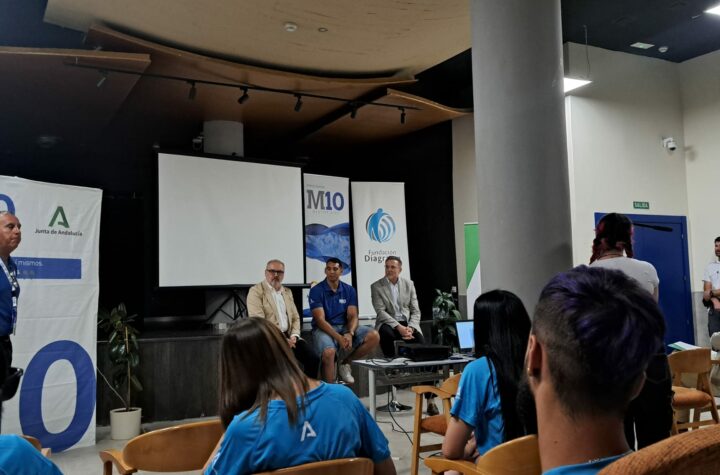 El-delegado-de-Justicia-participa-en-esta-actividad-del-programa-'Mentor-10'-con-el-que-la-Junta-promociona-hábitos-saludables-y-formación-deportiva-entre-los-jóvenes.