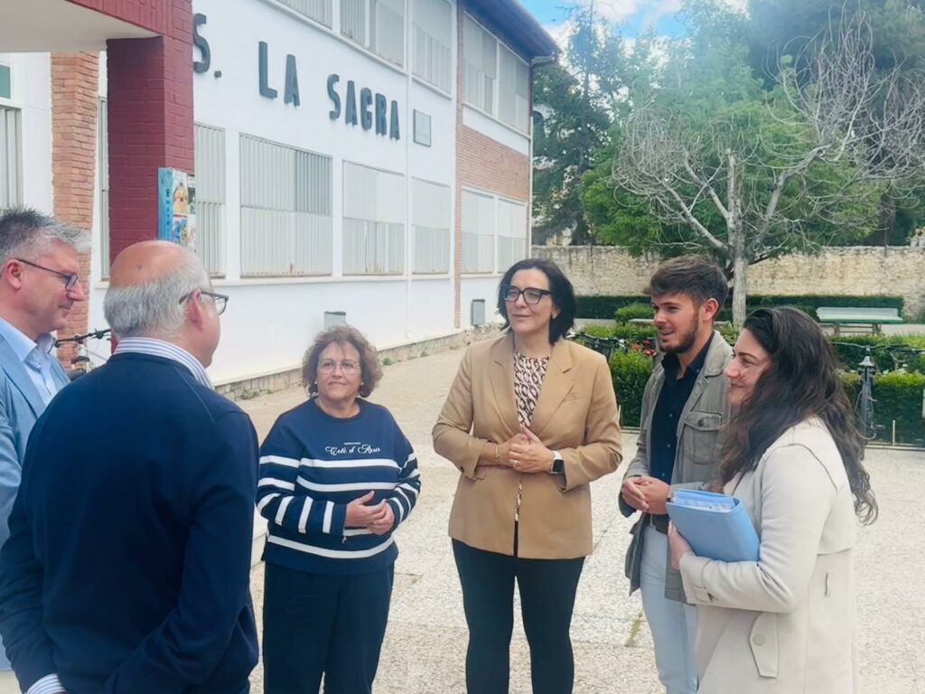 La-delegada-de-Desarrollo-Educativo-asegura-que-"se-están-reparando-daños-en-nueve-centros-educativos-con-una-inversión-de-415.000-euros"