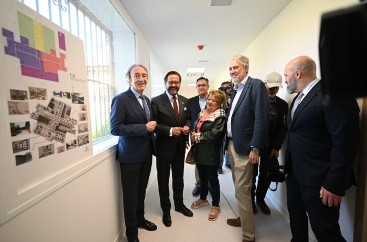 El-delegado-de-Gobierno-visita-las-obras-que-se-llevan-a-cabo-en-el-pabellón-Virgilio-Castilla-en-la-avenida-de-Andalucía