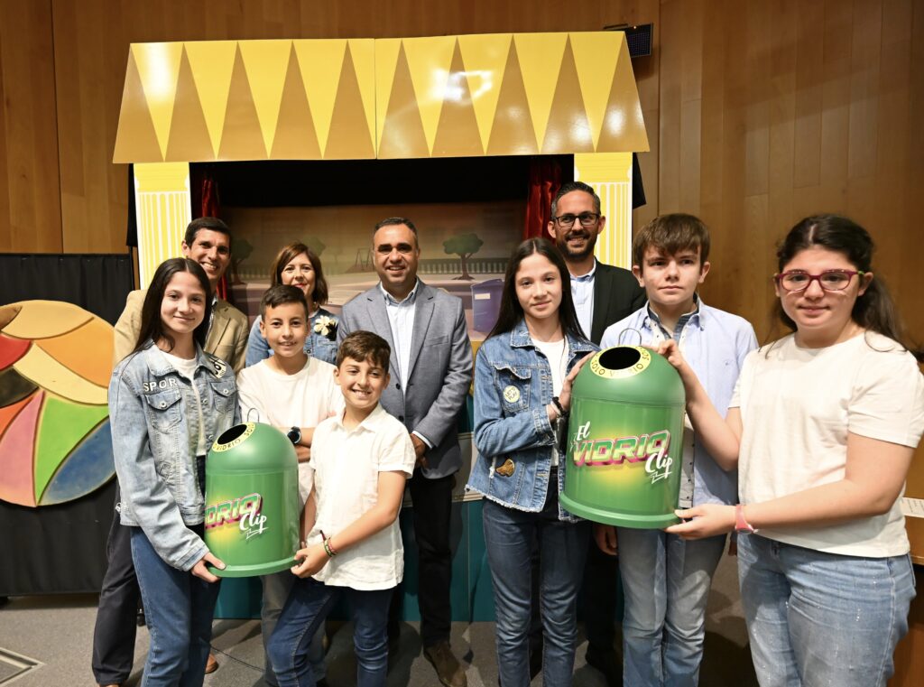 La-campaña-impulsada-por-la-Diputación-de-Granada-y-Ecovidrio-culmina-con-una-gala-que-valora-la-creatividad-y-el-compromiso-ambiental-de-centros-educativos