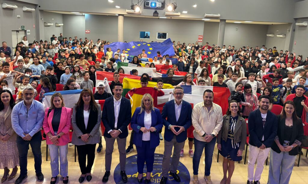 La-Oficina-Europe-Direct-de-la-Diputación-ha-organizado-además-actividades-en-Santa-Fe-y-Loja-para-recordar-a-los-granadinos-la-importancia-de-esta-celebración