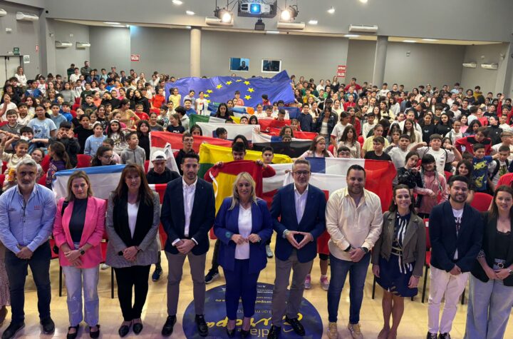 La-Oficina-Europe-Direct-de-la-Diputación-ha-organizado-además-actividades-en-Santa-Fe-y-Loja-para-recordar-a-los-granadinos-la-importancia-de-esta-celebración