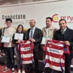 Adrián,-de-23-años,-competirá-con-otros-jóvenes-finalistas-de-diferentes-puntos-de-España-por-el-Premio-Embajador-del-Año-en-la-Final-Nacional-que-se-celebrará-en-mayo-en-la-sede-de-la-Cámara-de-España-en-Madrid.