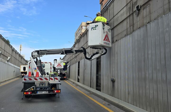 Con-una-inversión-de-152.637€,-desde-el-área-de-Mantenimiento-se-ha-procedido-a-la-instalación-de-nueva-iluminación-en-este-túnel-del-distrito-Beiro-que-va-a-suponer-un-ahorro-de-16.560W