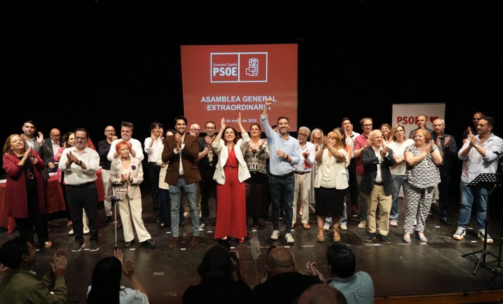 La-dirigente-se-convierte-en-la-primera-mujer-en-liderar-el-partido-en-la-capital-“con-un-equipo-solvente”,-al-que-quiere-sumar-“el-conocimiento-de-las-juventudes-socialistas-de-Granada-para-llegar-con-especial-interés-a-los-jóvenes-granadinos-y-granadinas”