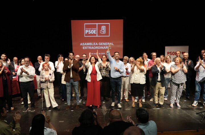 La-dirigente-se-convierte-en-la-primera-mujer-en-liderar-el-partido-en-la-capital-“con-un-equipo-solvente”,-al-que-quiere-sumar-“el-conocimiento-de-las-juventudes-socialistas-de-Granada-para-llegar-con-especial-interés-a-los-jóvenes-granadinos-y-granadinas”