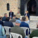 El-portavoz-del-GP-VOX-en-Andalucía--Manuel-Gavira--ha-asegurado-que-con-la-paralización-de-este-megaproyecto--que-hubiese-supuesto-la-tala-de-500.000-olivos-y-miles-de-encinas--“gana-el-sentido-común-y-pierden-las-irracionales-políticas-climáticas-de-Moreno-Bonilla”--ante-lo-que-ha-advertido-que-“seguiremos-dando-voz-a-los-andaluces-y-defendiendo-nuestro-mundo-rural”-contra-el-“fanatismo-verde”-del-PP