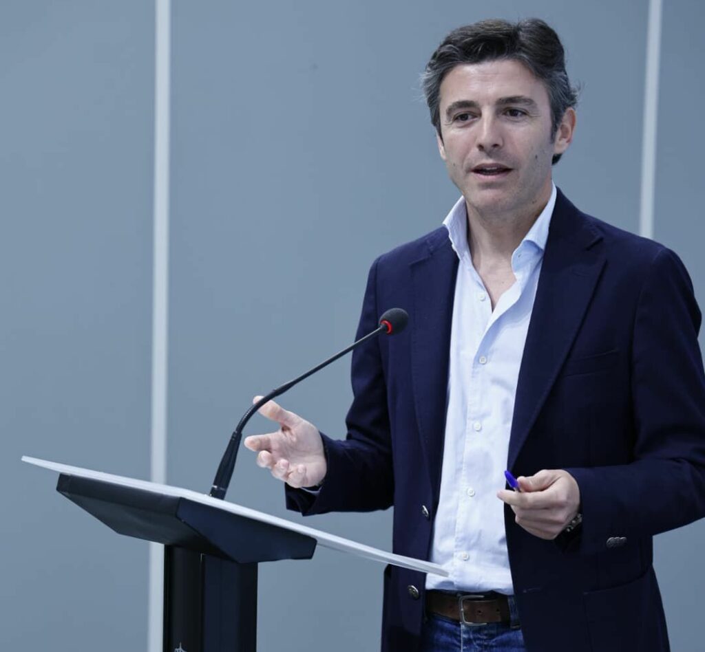 Jorge-Saavedra,-“abogamos-por-un-modelo-de-convivencia-pacífico,-inclusivo-y-plural,-basado,-sin-duda,-en-la-libertad-y-en-la-igualdad-y,-por-supuesto,-también-en-la-diversidad-y-buscamos,-desde-el-consenso,-sin-criticar-a-ninguna-opción-política,-que-nuestra-propuesta-se-convierta-en-Declaración-Institucional”