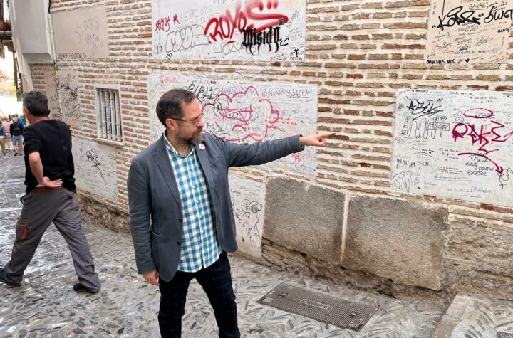 El-concejal-del-PSOE,-Juanjo-Ibáñez,-alerta-sobre-“una-plaga-que-va-in-crescendo”-y-que-está-poniendo-en-peligro-la-designación-del-barrio-como-Patrimonio-de-la-Humanidad-por-la-Unesco